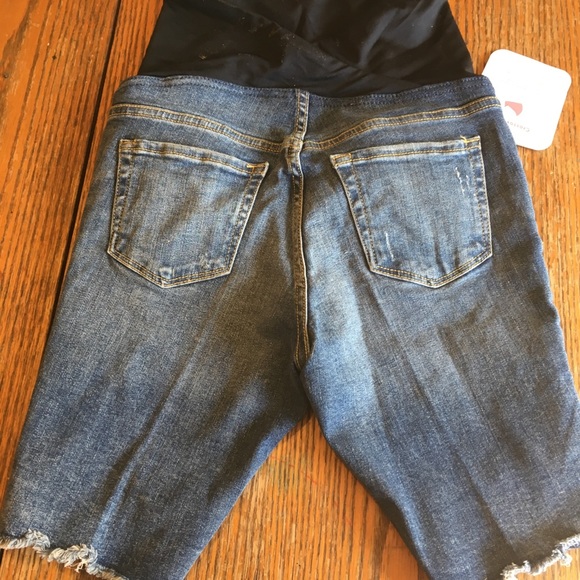 Ingrid & Isabel maternity bermuda shorts NWT - Picture 2 of 7